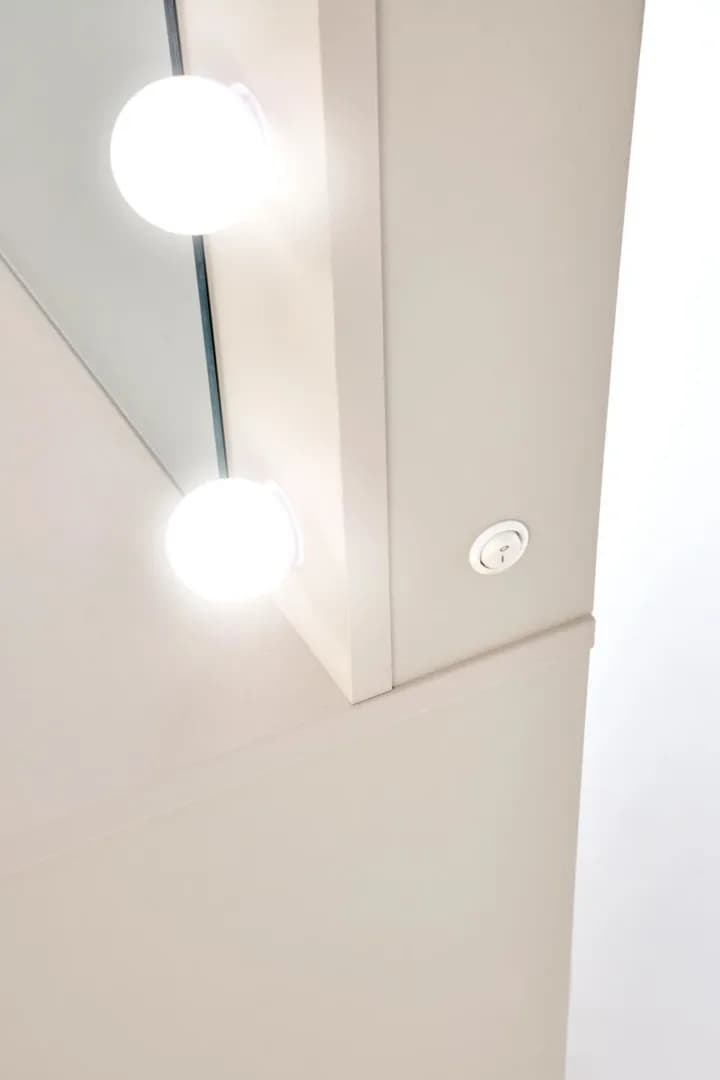 Kosmetinis staliukas HOLLYWOOD 2 XL Kosmetiniai staliukai Miegamojo baldai